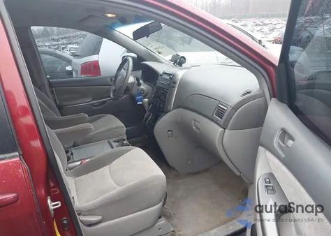 2010 Toyota Sienna Le z USA, uszkodzony, nr VIN 5TDJK4CC6AS031845